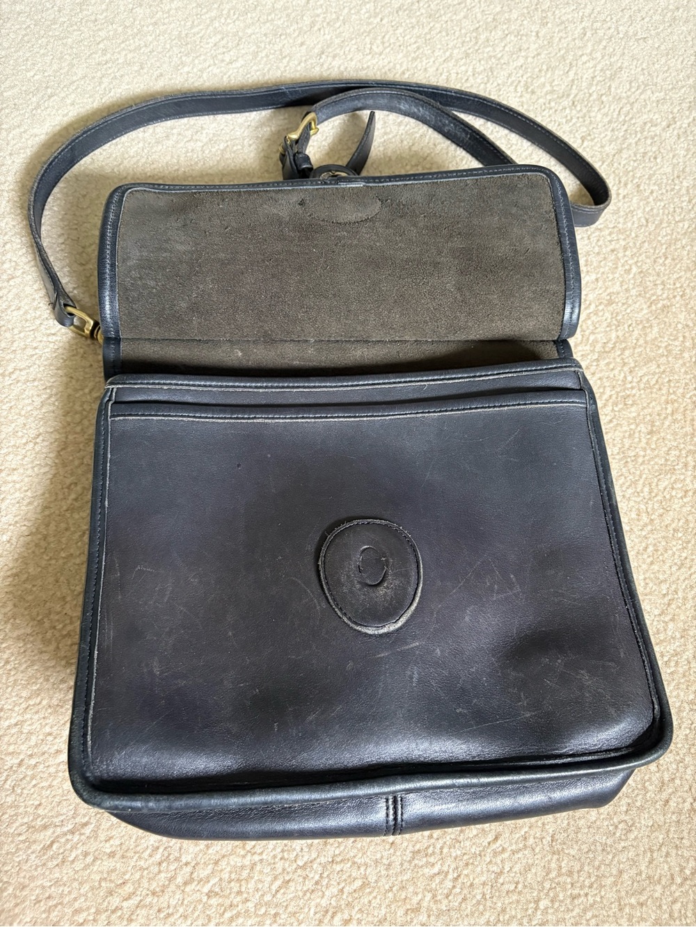 Vintage Coach Willis Bag - Black Leather Crossbody Satchel with Gold Hardware - Picture 3 of 7